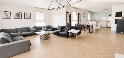 Duplex 120m ,50m terrasse proche centre et mer in La Lironde