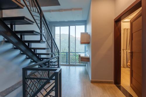 PRESIDENTIAL 3BEDROOMS COTTAGE - Murree Mountains View - image 14