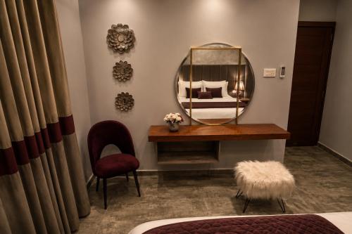 PRESIDENTIAL 3BEDROOMS COTTAGE - Murree Mountains View - image 12