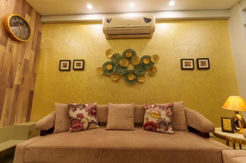 PRESIDENTIAL 3BEDROOMS COTTAGE - Murree Mountains View - image 7