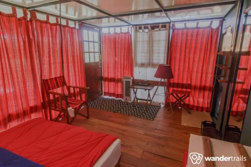 วิสเพอริง วิลโลว์ - อะ วันเดอร์เทรล โชว์เคส (Whispering Willows - A Wandertrails Showcase) in มูทุมาลัย