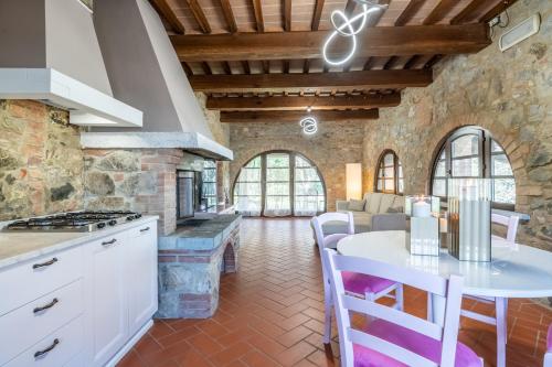 Villa Le Polle di Meletro - Exclusive Tuscan Villa with Private Pool & Panoramic Glass Sauna - Lari Villa Le Polle di Meletro - Exclusive Tuscan Villa with Private Pool & Panoramic Glass Sauna - Lari