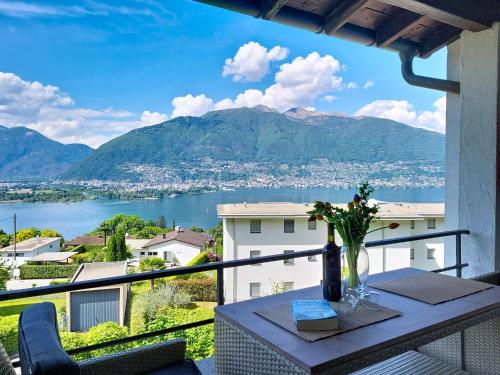 Apartment Residenza Miralago Apt- C27 by Interhome – khách sạn tại San Nazzaro