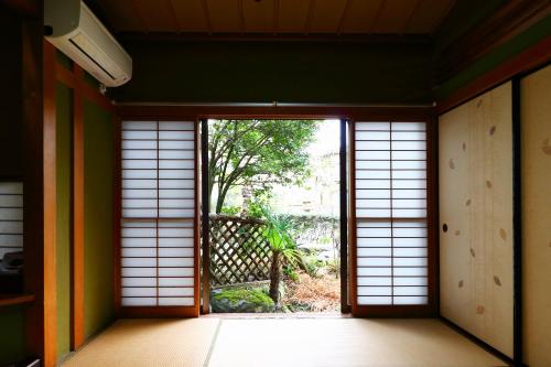 Japanese-Style Room image 2