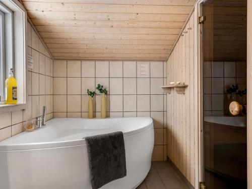 Bathroom, Holiday Home Galin - 210m to the fjord by Interhome in Egense