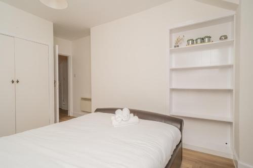 Cosy Flat in Historic Old Town - Pass the Keys - image 2