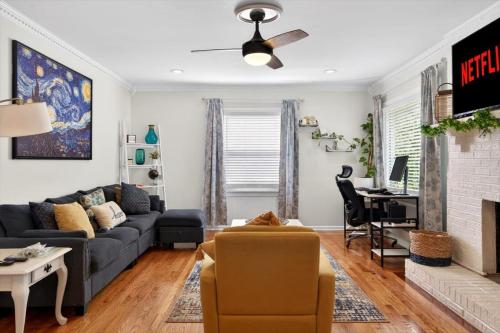 Modern Louisville home w private yard & home gym – khách sạn tại Knopp