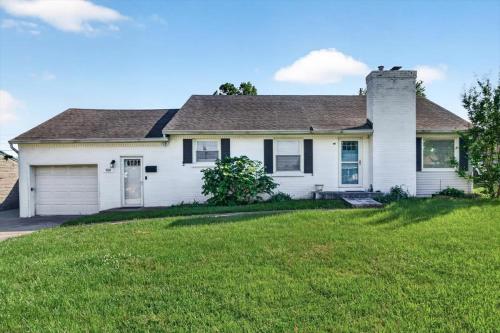Modern Louisville home w private yard & home gym - main image