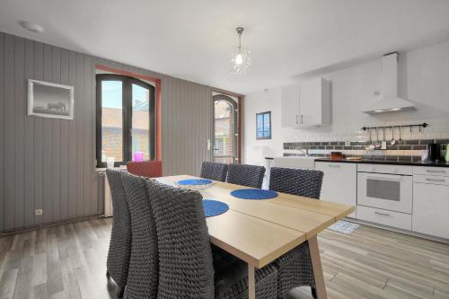 virtuve, Le Gîte du Héron - Bel appartement de 100 m² (Le Gite du Heron - Bel appartement de 100 m²) in Ecurie (Nord-Pas-de-Calais)