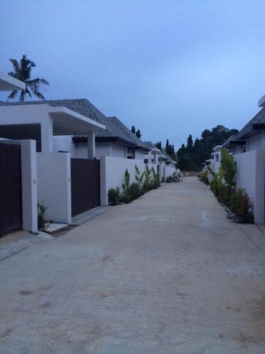 Naiharn Beach Villa