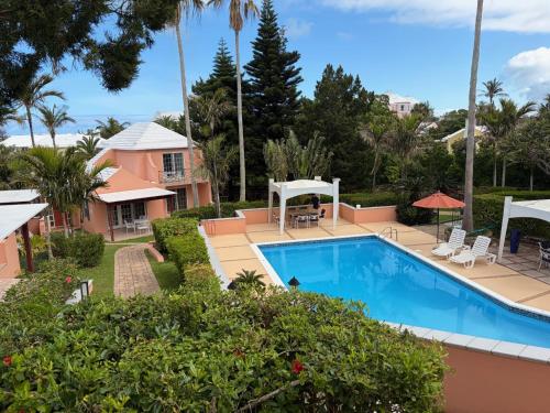 Vista exterior, Fourways Inn in Bermuda