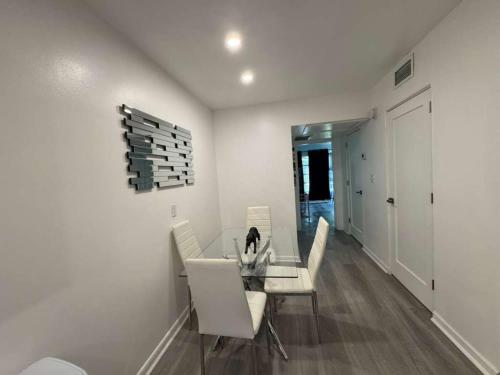 Modern Lake Eola Condo in the Heart of Thornton Park in Other