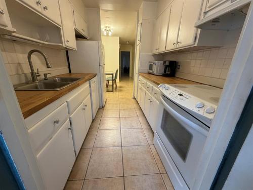 Mid Term Rental 2 Bedroom Retreat Steps to Lake Eola Thornton Park in Other
