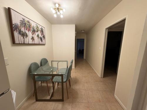 Mid Term Rental 2 Bedroom Retreat Steps to Lake Eola Thornton Park in Other