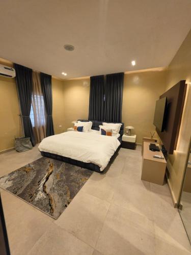 Gracian OMB Lekki Nike Art Gallery - image 3