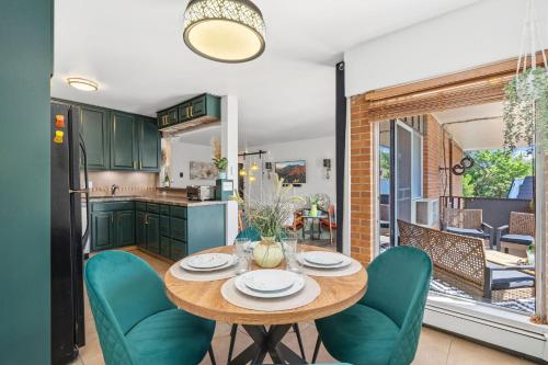 The Aviary Near CSU with Pool, Sauna, and Gym – khách sạn tại Fort Collins