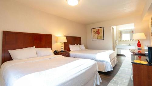 2 double beds