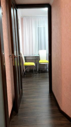 Затишна квартира в ЦЕНТРІ зі СВІТЛОМ - image 3