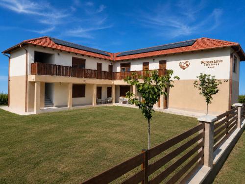 ทัศนียภาพภายนอกโรงแรม, PoroszLove Vendégház (PoroszLove Vendeghaz) in โปรอสซโล่