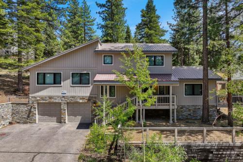 Lupine Lodge - Forested 3BR BBQ Hiking – khách sạn tại Tahoe Valley