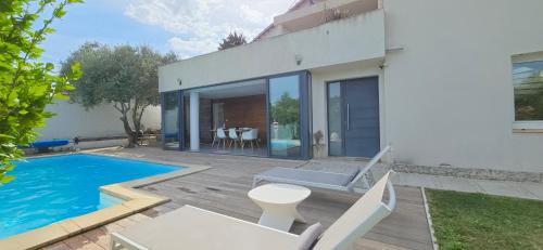 beautiful Modern family home in Provence in Greasque