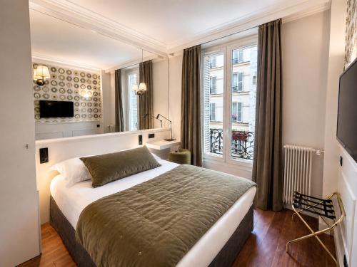Hotel des Bains in 14th - Tour Montparnasse