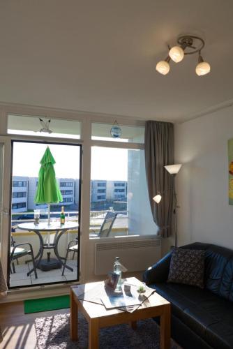 Inselblume 74 - Ferienwohnung mit Balkon am Yachthafen in Sudstrandpromenade