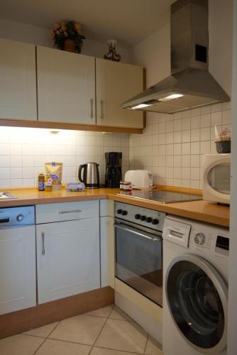 Inselblume 74 - Ferienwohnung mit Balkon am Yachthafen in Sudstrandpromenade