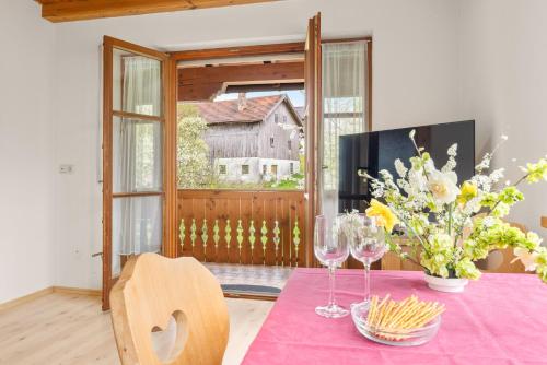 2 bedrooms, 3 beds