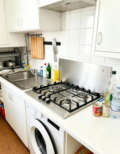 Kitchen, Chambre pres de Gare de l'Est in Le Pre-Saint-Gervais