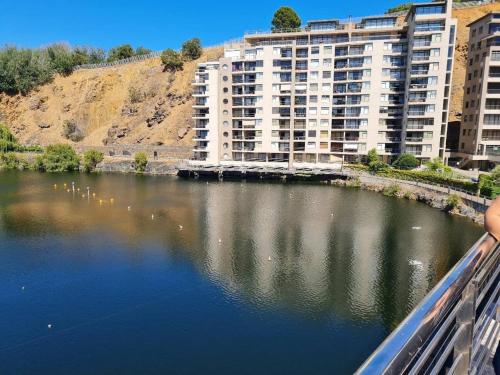 Waterfront Deco apartment 2 sleeper lake views - image 7