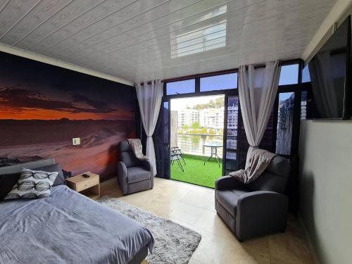 Waterfront Deco apartment 2 sleeper lake views - image 13