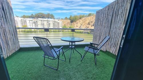 Waterfront Deco apartment 2 sleeper lake views - image 14