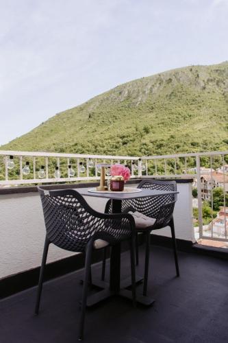 Sunny apartment a few minutes from Old Bridge!