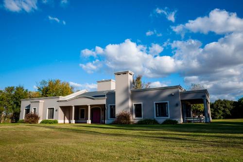 Casa quinta Capitán Sarmiento - 8 personas con parque y parrilla (Casa quinta Capitan Sarmiento - 8 personas con parque y parrilla) in Capitan Sarmiento