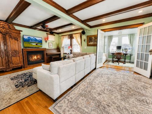 Victorian Condo in Jamaica Plain