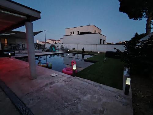 Pool House Petite Camargue in 博瓦桑