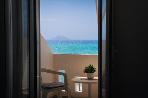 Nefeli Rooms with Sea View in Kalamaki