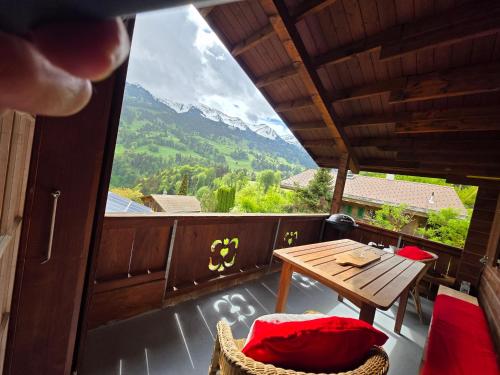 Cozy Chalet in Alpine village, Interlaken region in Diemtigen