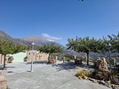 Aravanes in Stavros