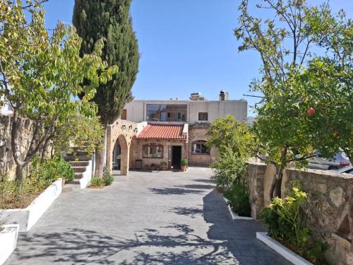 Aravanes in Stavros