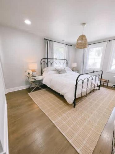 3-Bed Home with 2 and a half baths in Indy - image 2