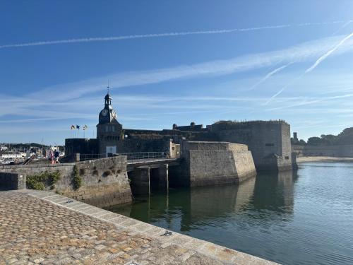 Prés du port