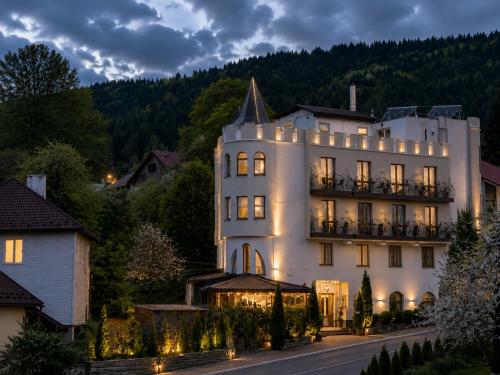 Hotel Three Korony – khách sạn tại Pidhorodtsi