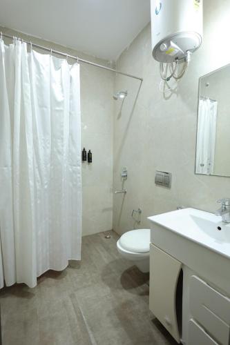 Meera Kunj 2 Luxury 3 BHK Retreat - image 3