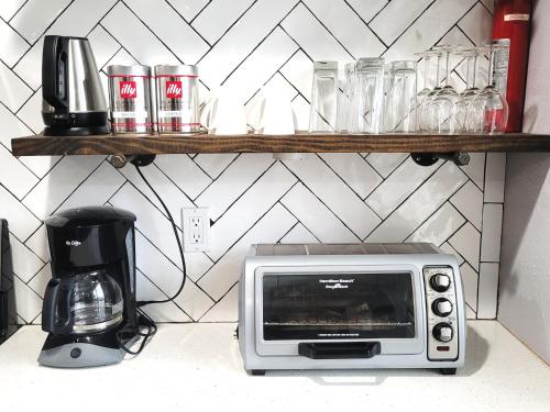Capitol Hill Adj Home with Parking and Easy Access to Downtown in Washington, USA