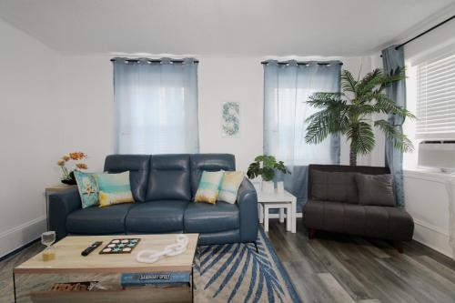 Beach Oasis | Mins to CP & SF | King/WD/Pet OK - main image