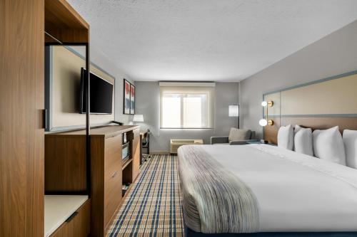 AmericInn by Wyndham Delafield - image 31
