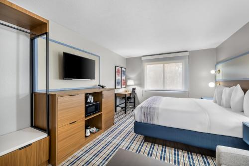 AmericInn by Wyndham Delafield - image 38