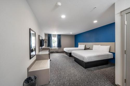 Hummingbird Hotel - image 2